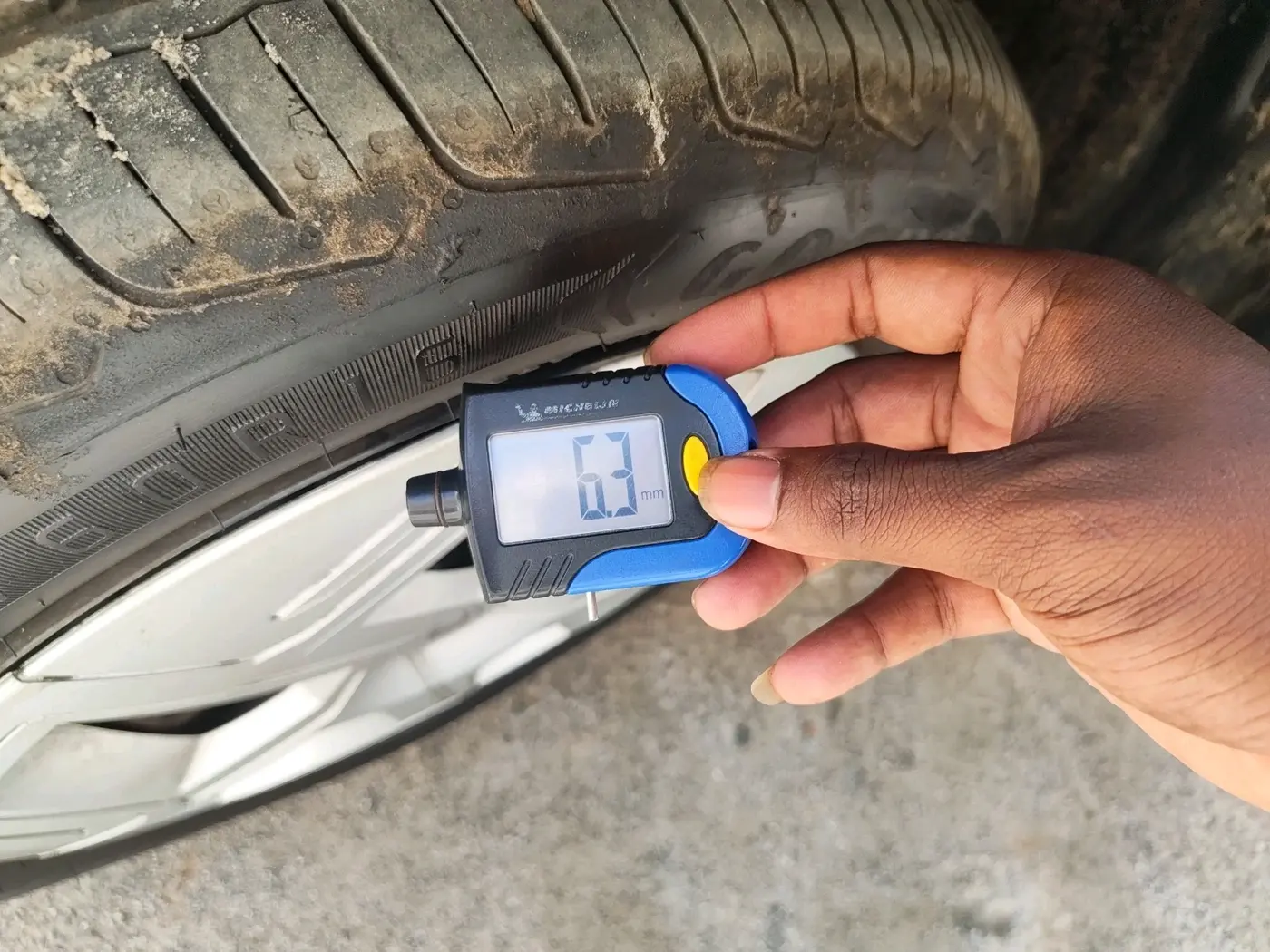 2025 Tata NEXON Pure Plus (S) 1.2 Petrol 6AMT, Petrol, Automatic, 1,914 km, tyre