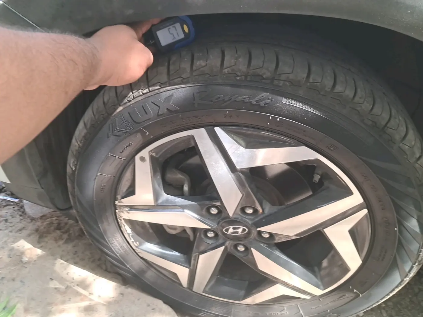 2023 Hyundai ALCAZAR PRESTIGE(O) 1.5 AT 7STR, Diesel, Automatic, 92,681 km, tyre