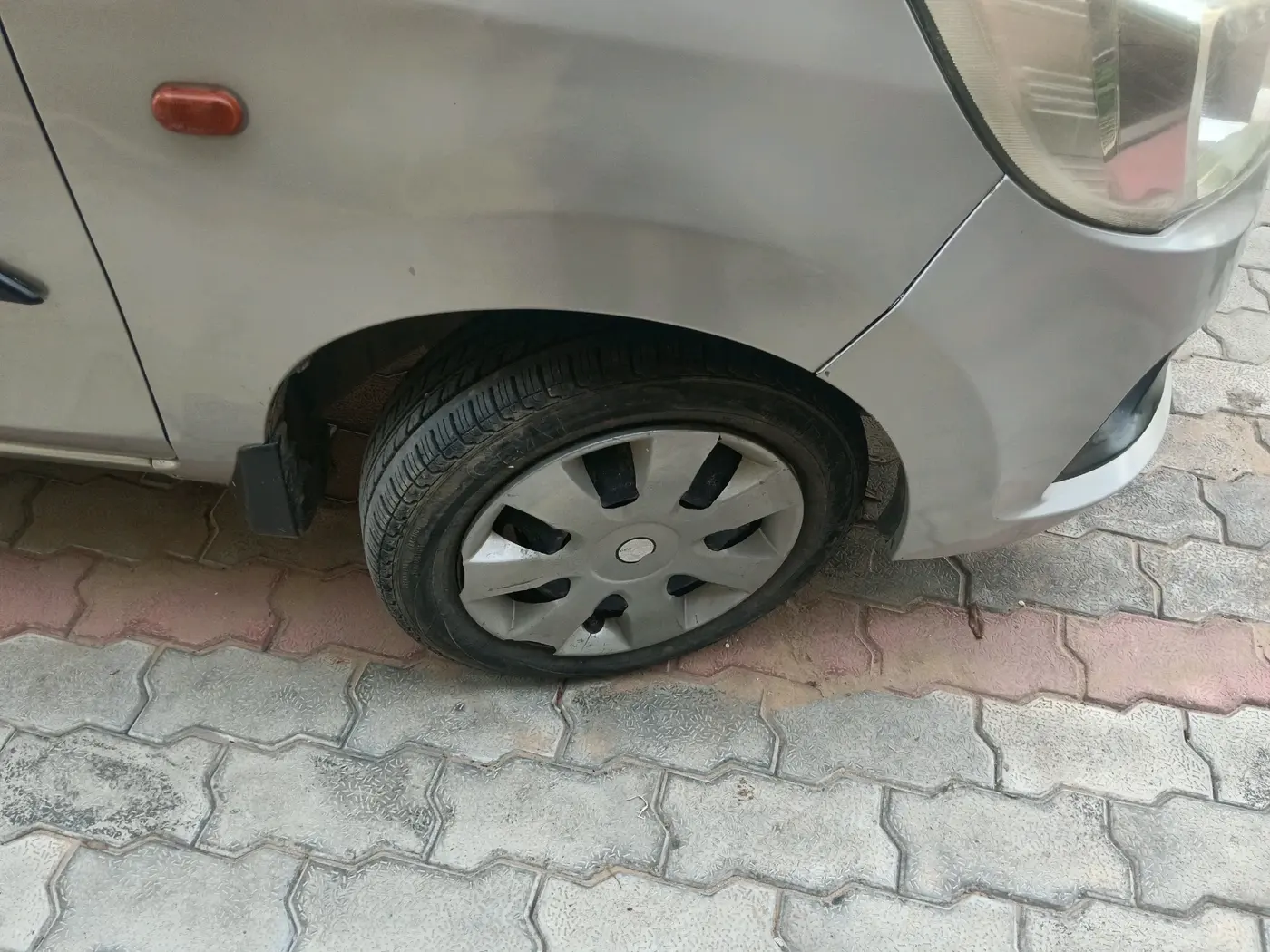 2015 Maruti Alto K10 VXI, Petrol, Manual, 71,598 km, tyre