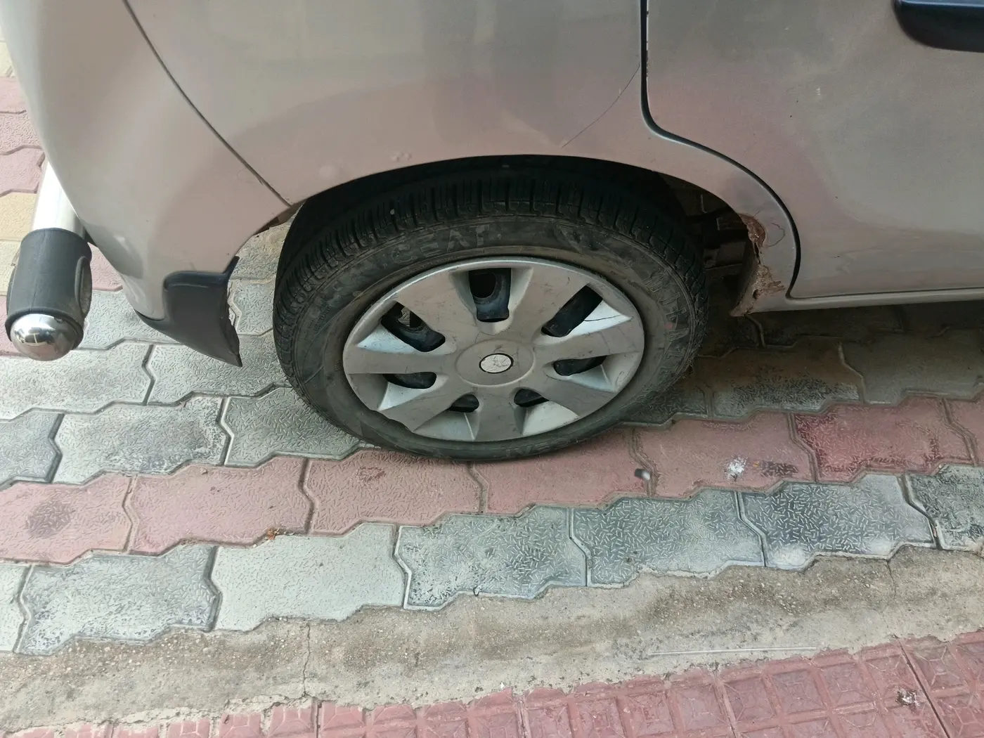 2015 Maruti Alto K10 VXI, Petrol, Manual, 71,598 km, tyre
