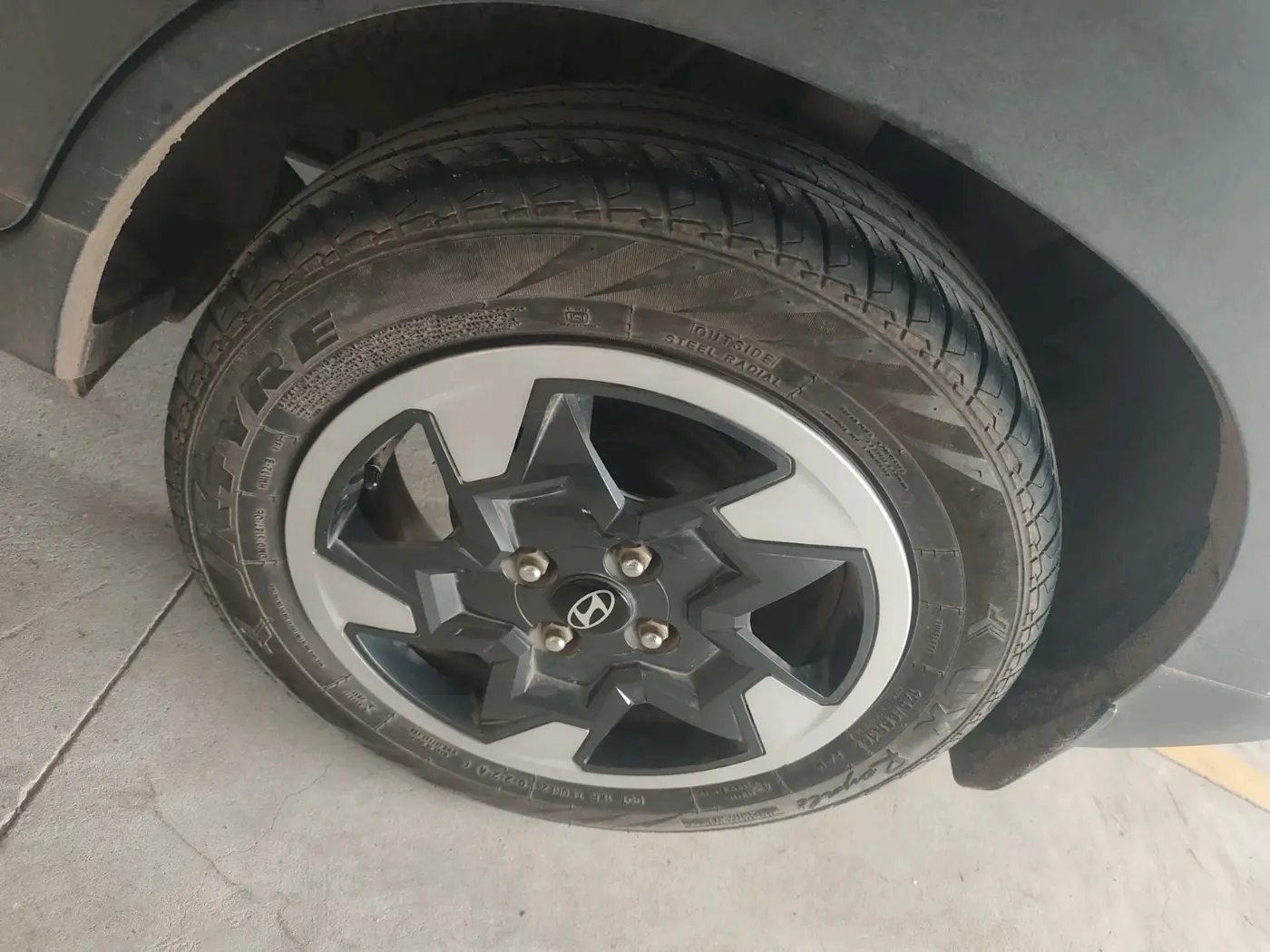 2024 Hyundai EXTER  SX 1.2 AMT, Petrol, Automatic, 24,115 km, tyre