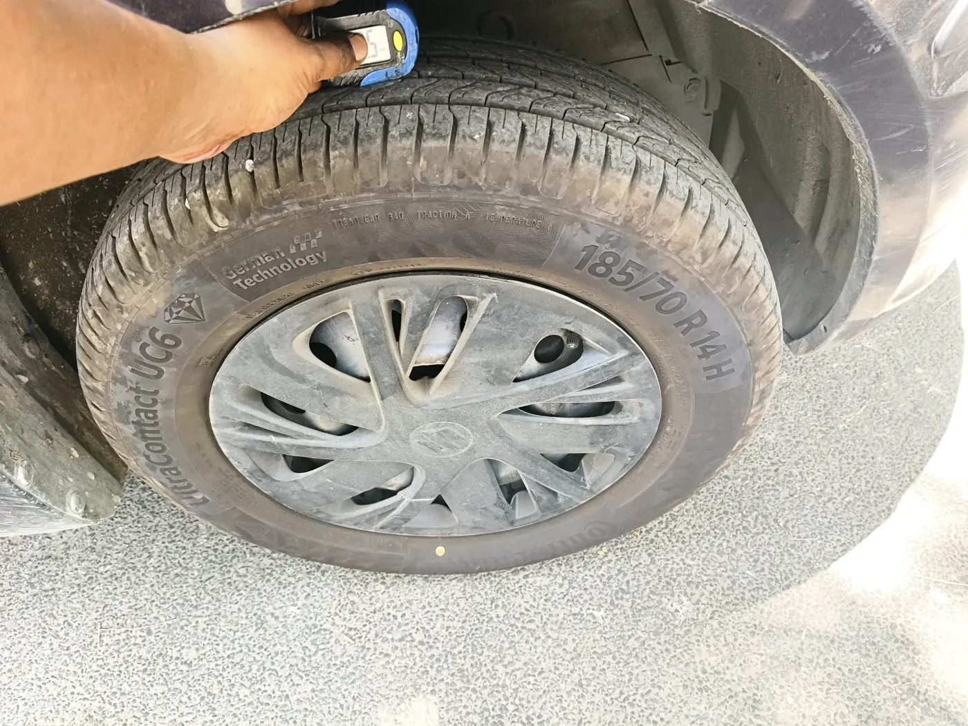 2015 Maruti Swift VXI, Petrol, Manual, 93,000 km, tyre