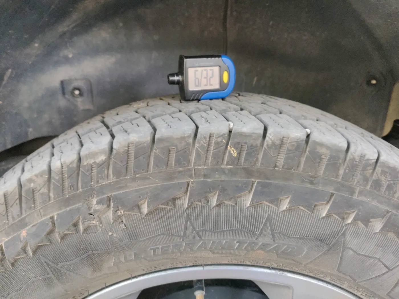2024 Mahindra Thar LX D HT 2WD MT, Diesel, Manual, 32,653 km, tyre