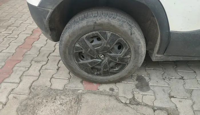 2022 Tata PUNCH PURE MT, Petrol, Manual, 60,564 km, tyre