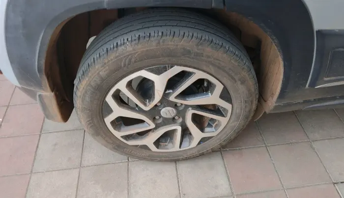 2024 Maruti FRONX DELTA CNG 1.2 MT, CNG, Manual, 30,685 km, tyre