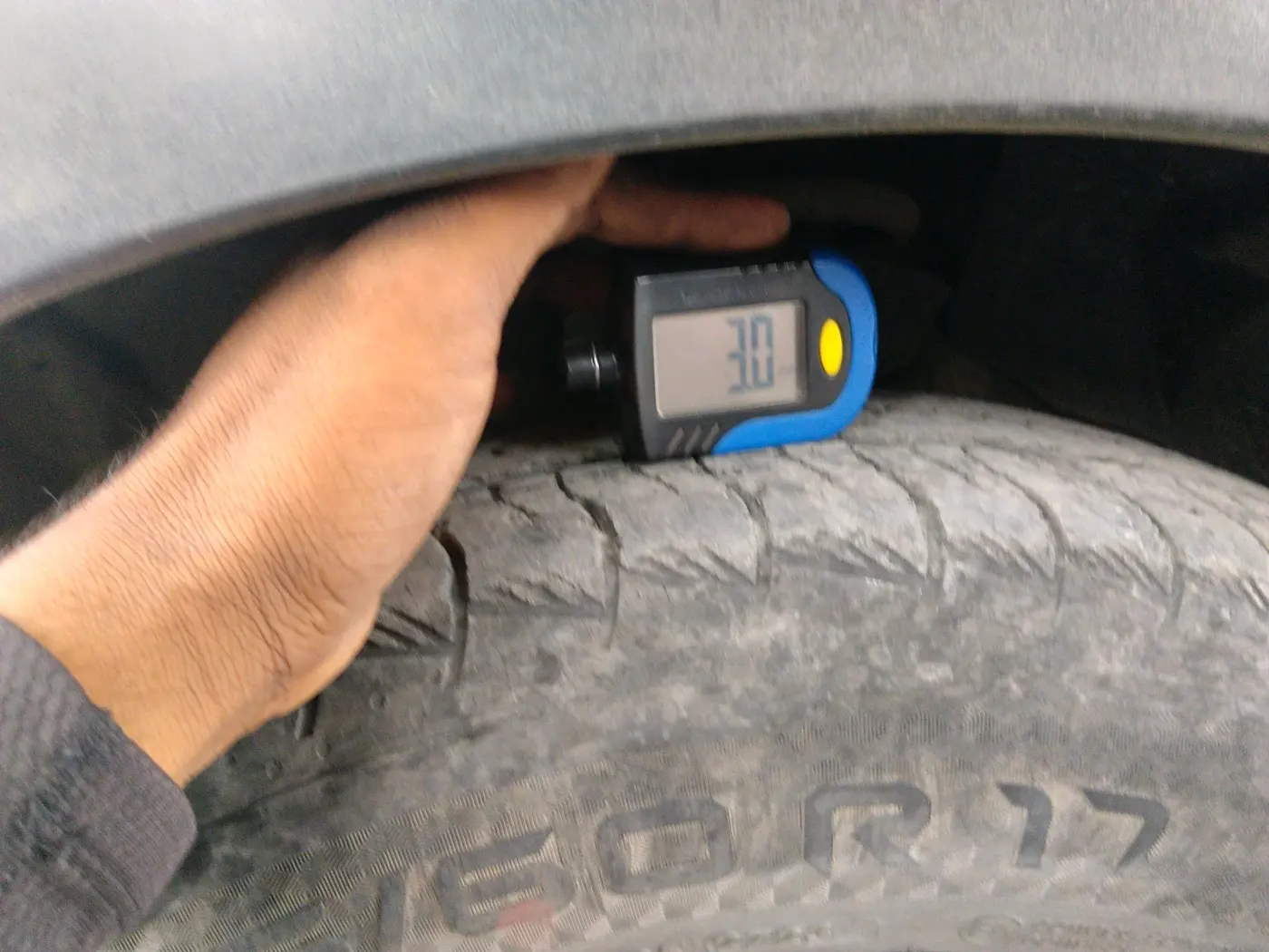 2021 Mahindra XUV300 W8 (O) 1.5 DIESEL, Diesel, Manual, 1,19,876 km, tyre