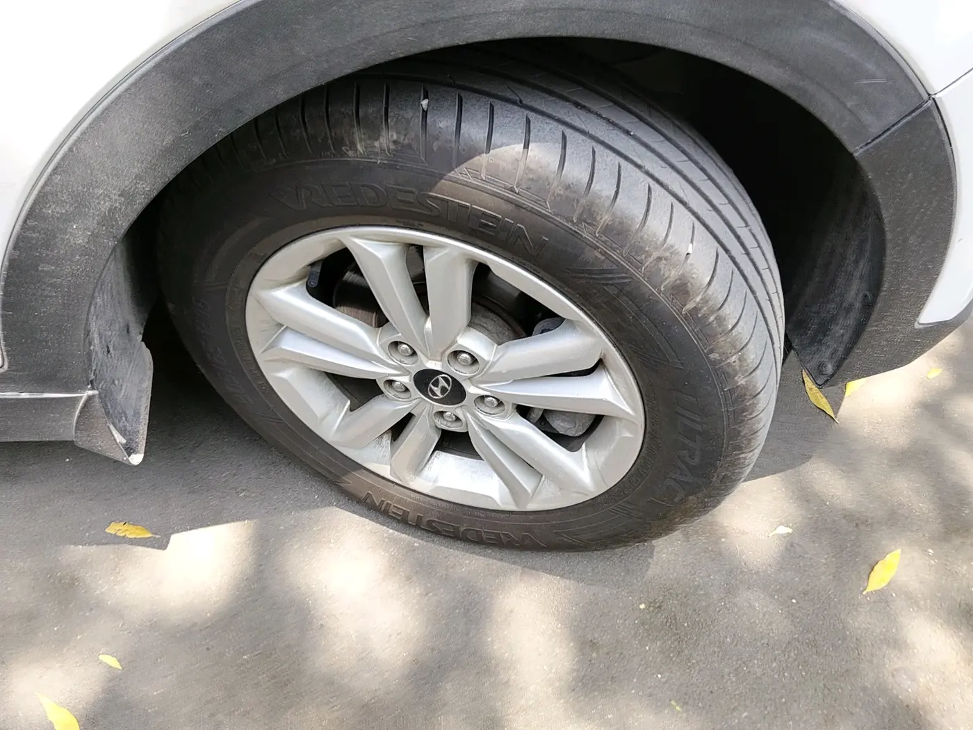 2017 Hyundai Creta SX PLUS 1.6 PETROL, Petrol, Manual, 1,01,531 km, tyre