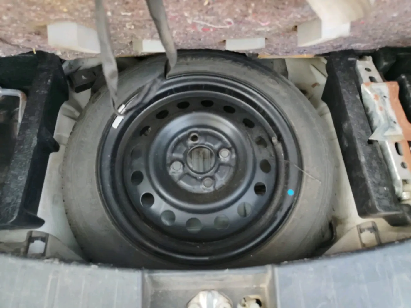 2014 Maruti Wagon R 1.0 VXI, Petrol, Manual, 62,773 km, tyre