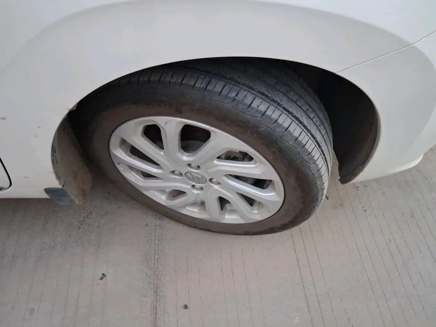 2023 Maruti Baleno  ZETA CNG 1.2L, CNG, Manual, 53,841 km, tyre