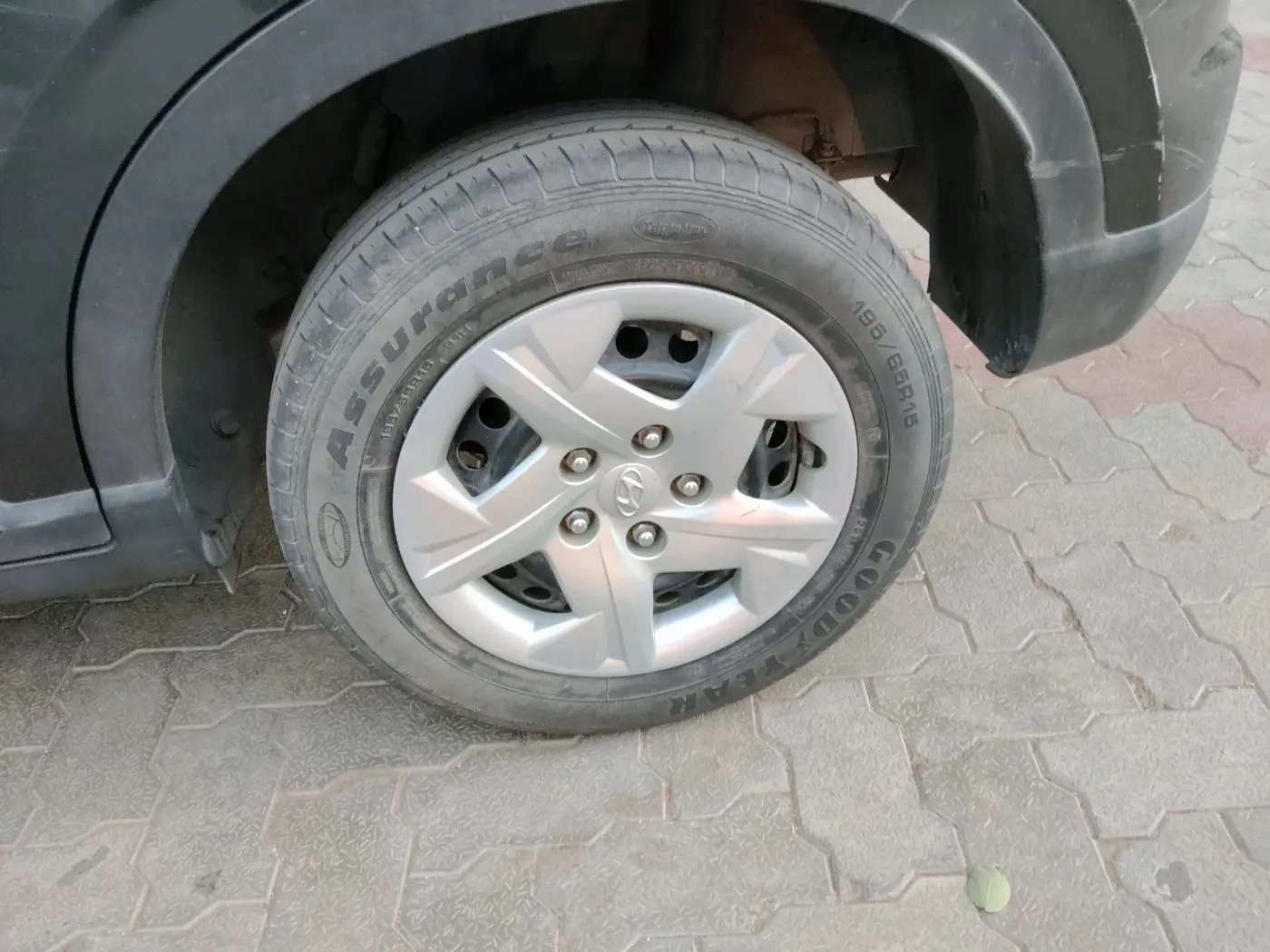 2021 Hyundai VENUE S+ 1.2, Petrol, Manual, 30,899 km, tyre