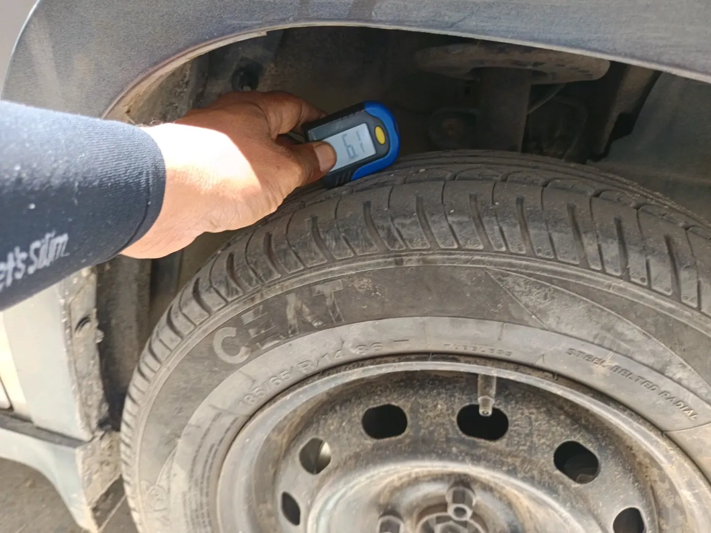 2016 Mahindra Kuv100 K4 6 STR, Petrol, Manual, 85,623 km, tyre