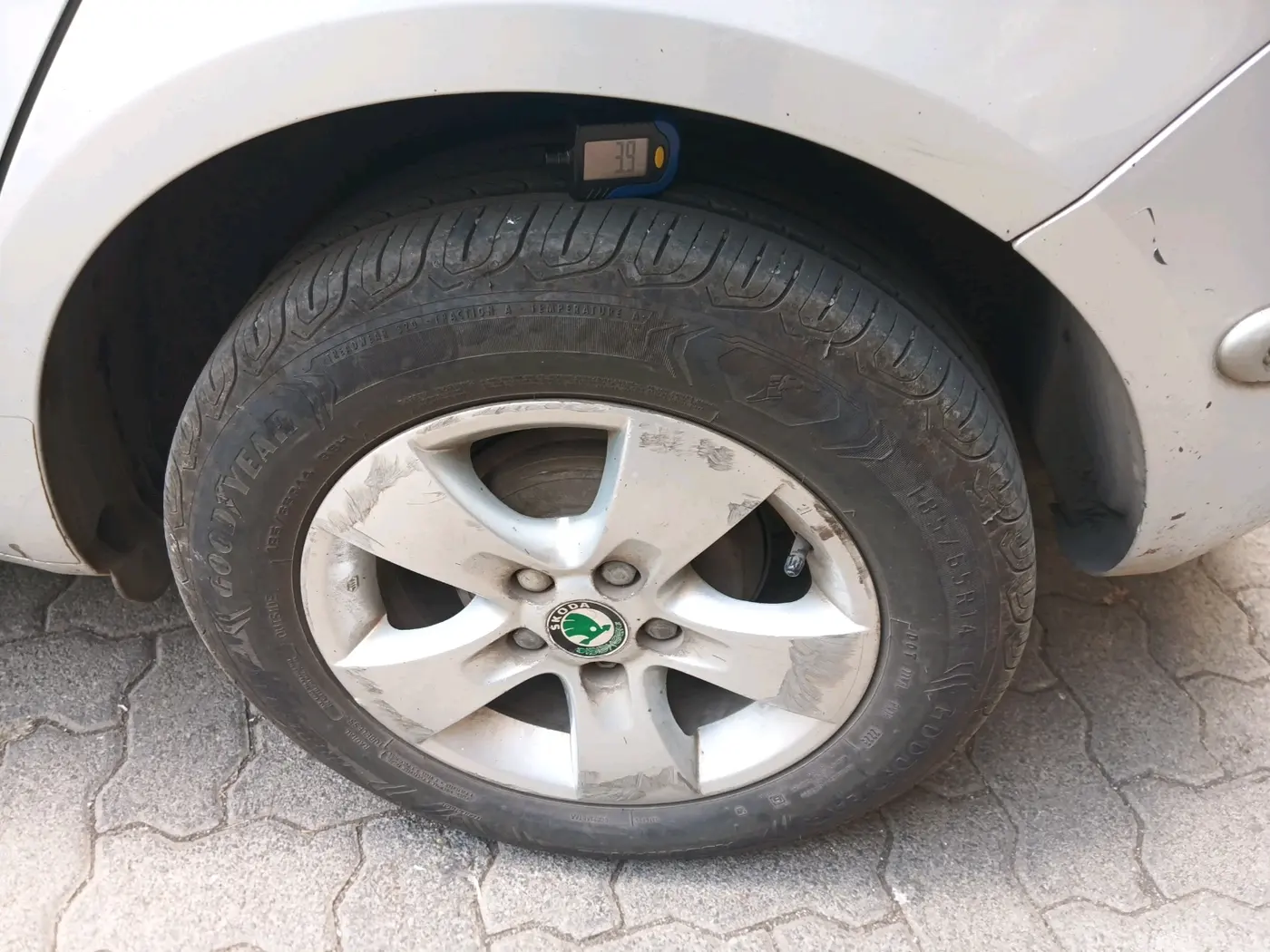 2011 Skoda Fabia ELEGANCE 1.2 MPI, Petrol, Manual, 1,29,683 km, tyre