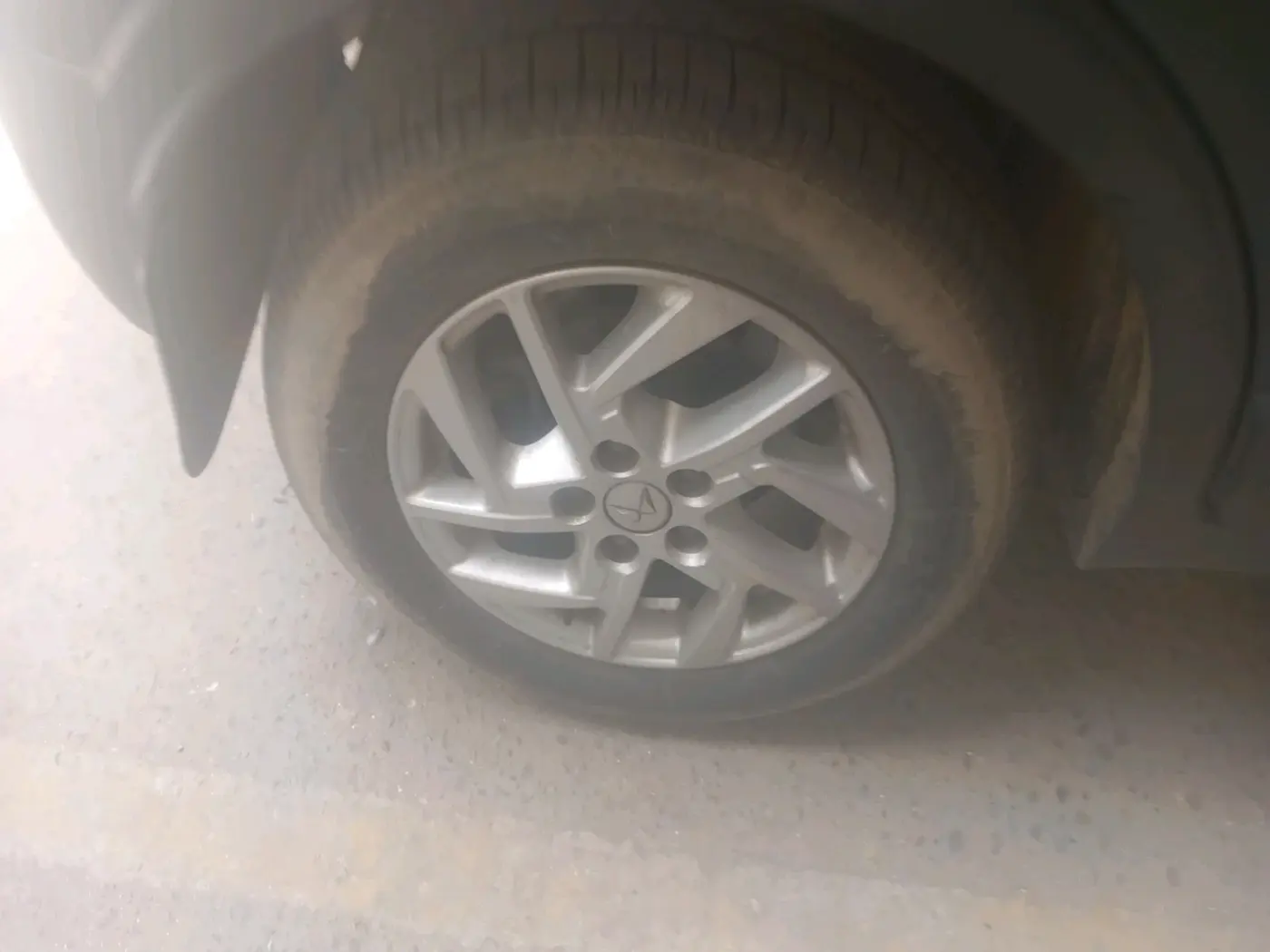 2023 Mahindra XUV300 W8 1.2 PETROL, Petrol, Manual, 19,771 km, tyre