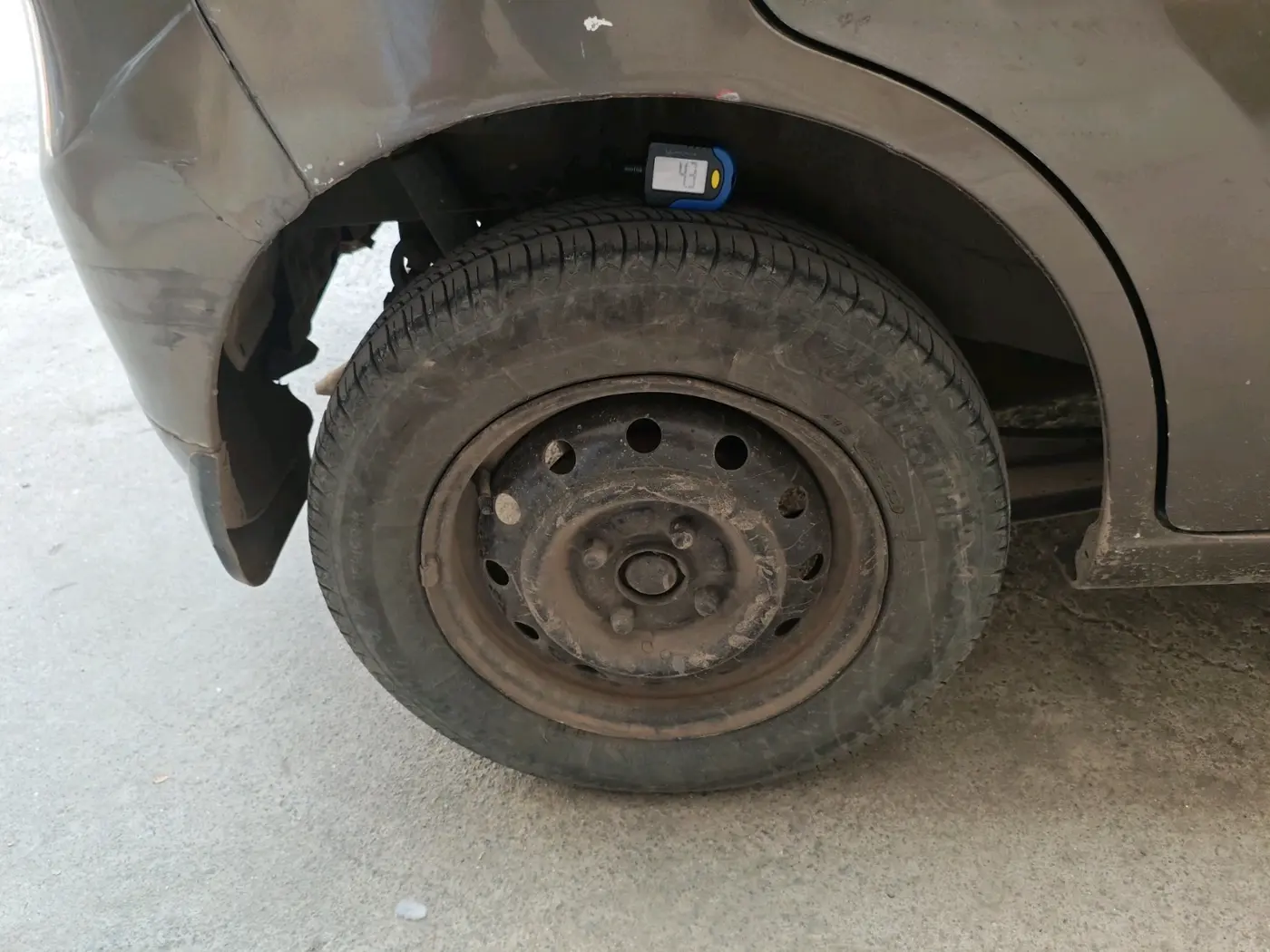2013 Maruti Wagon R 1.0 LXI CNG, CNG, Manual, 84,802 km, tyre