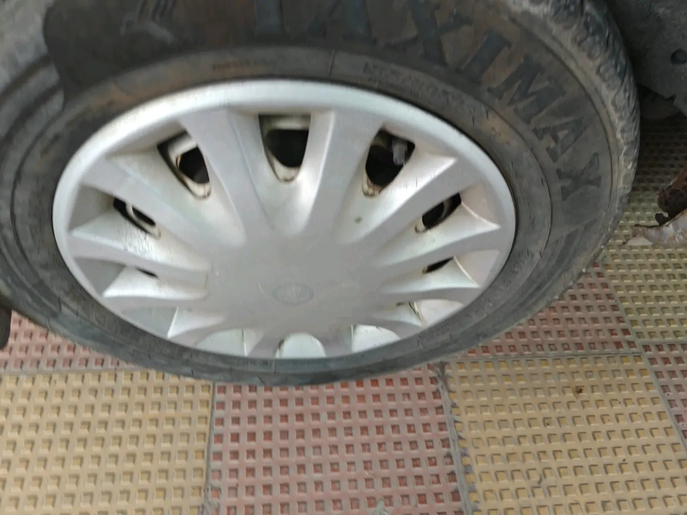 2015 Tata Indica V2 LS DIESEL, Diesel, Manual, 1,44,065 km, tyre