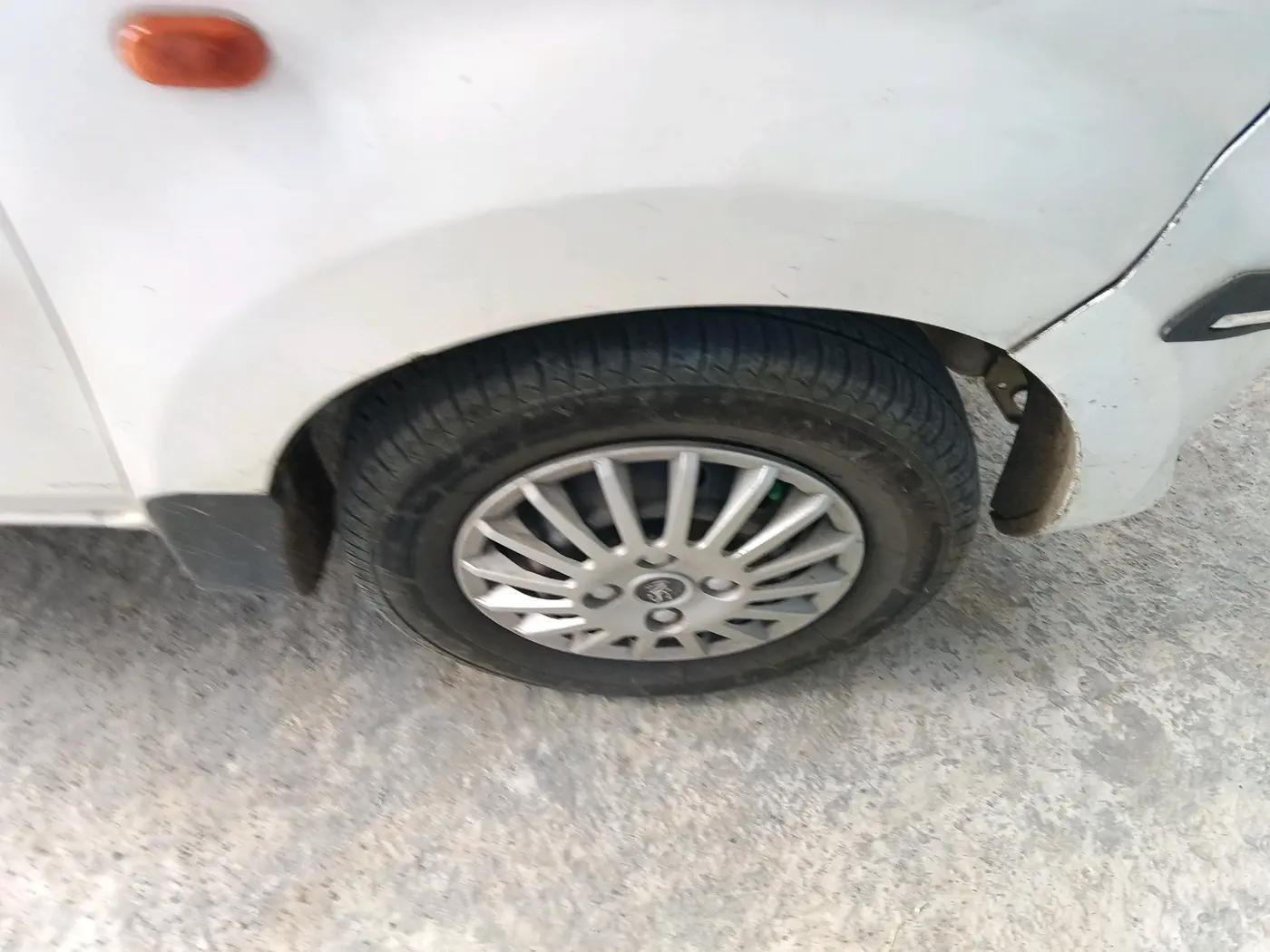 2013 Maruti Alto 800 VXI, CNG, Manual, 1,67,883 km, tyre