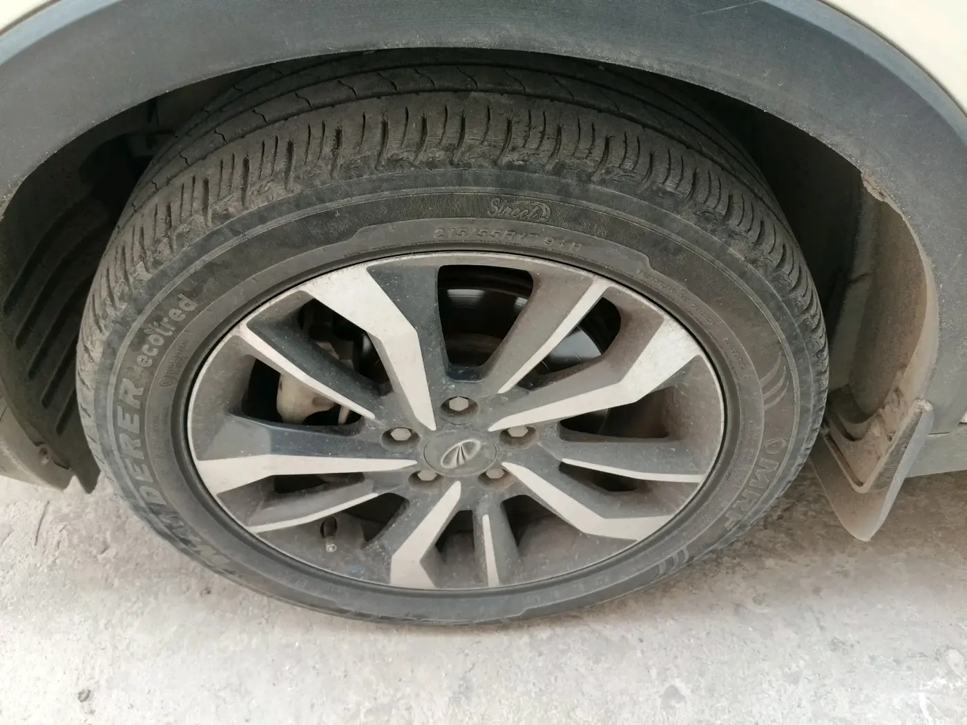 2020 Mahindra XUV300 W8 (O) 1.2 PETROL, Petrol, Manual, 47,957 km, tyre