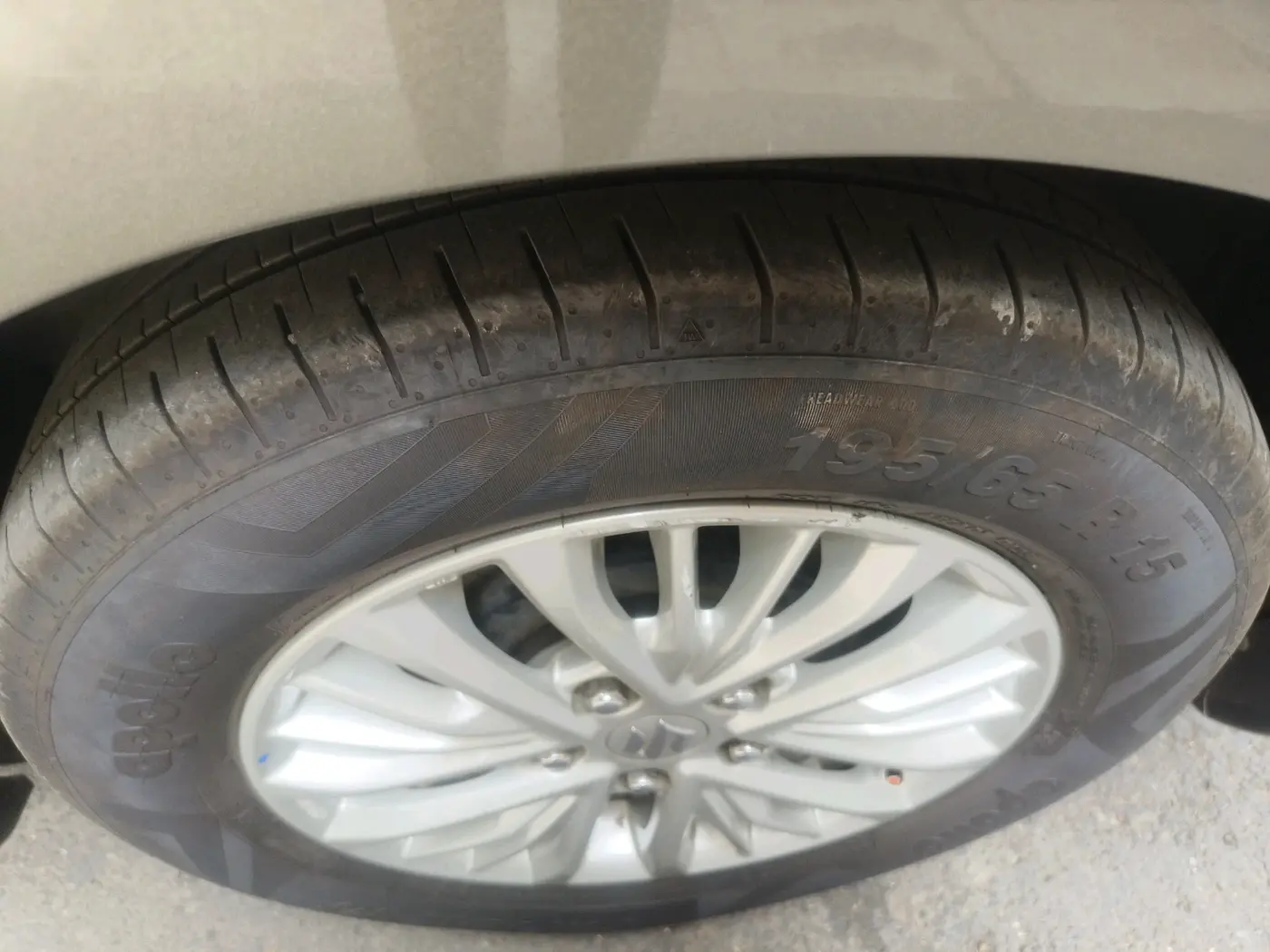 2019 Maruti Ertiga ZXI AT SHVS, Petrol, Automatic, 44,707 km, tyre