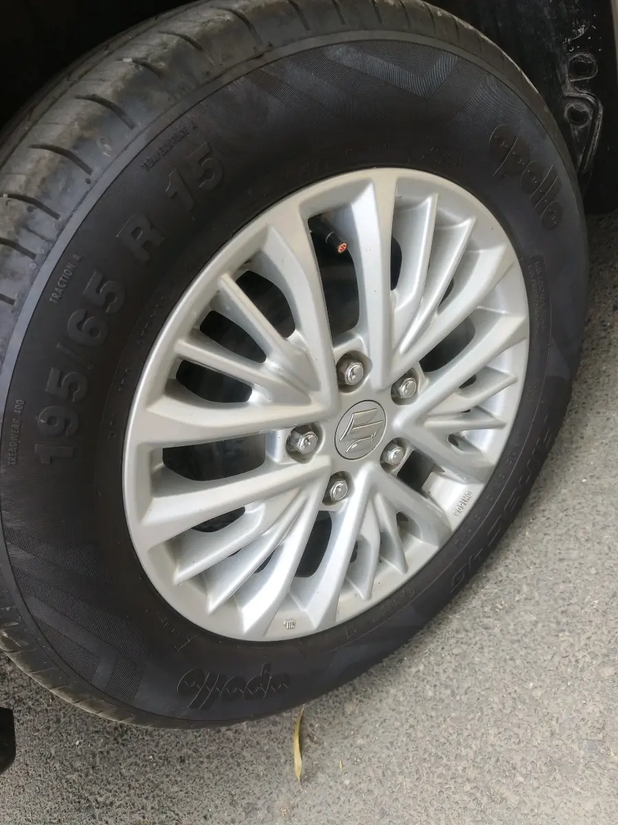 2019 Maruti Ertiga ZXI AT SHVS, Petrol, Automatic, 44,707 km, tyre