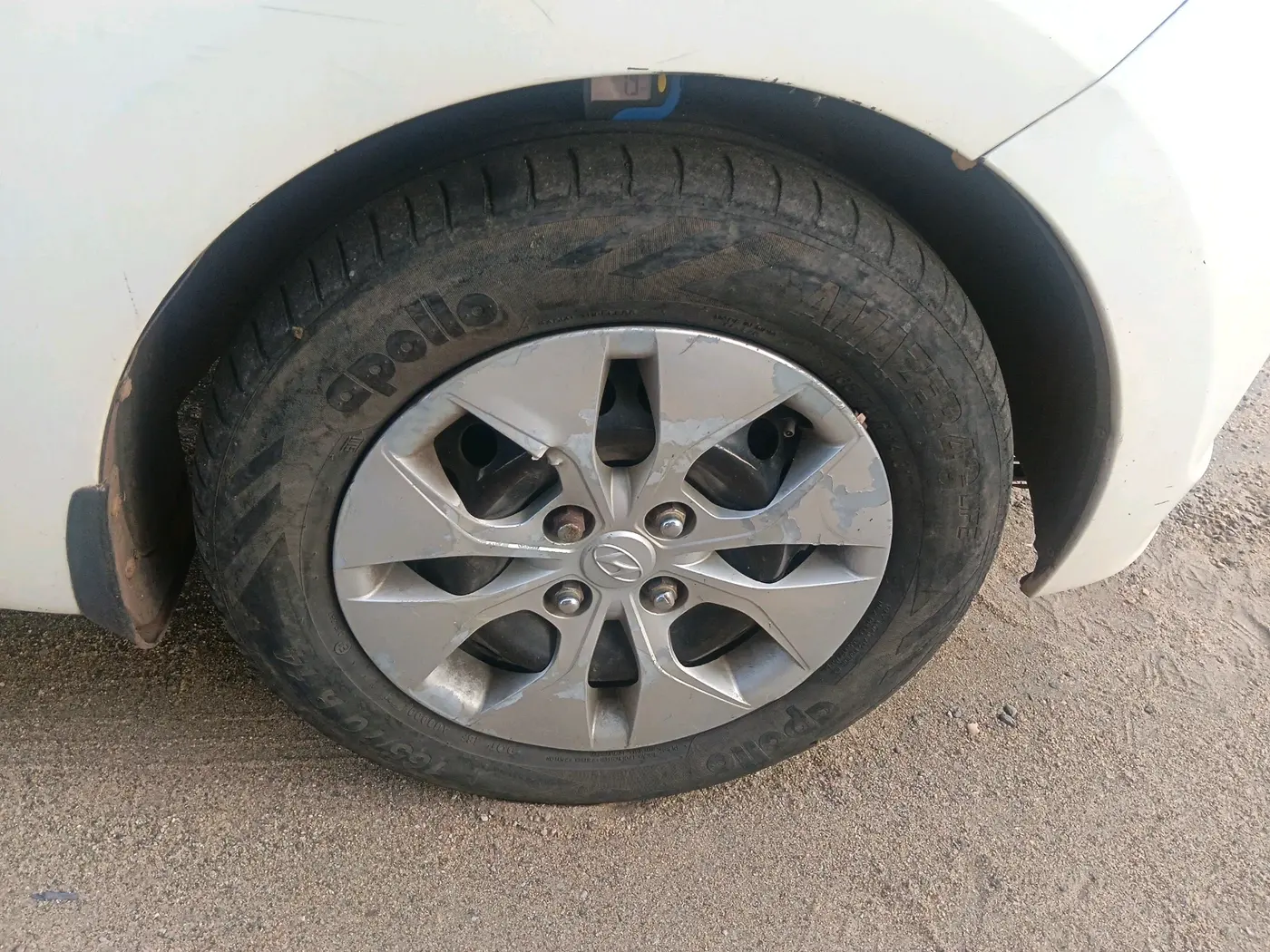2016 Hyundai Xcent S 1.1 CRDI, Diesel, Manual, 1,04,908 km, tyre