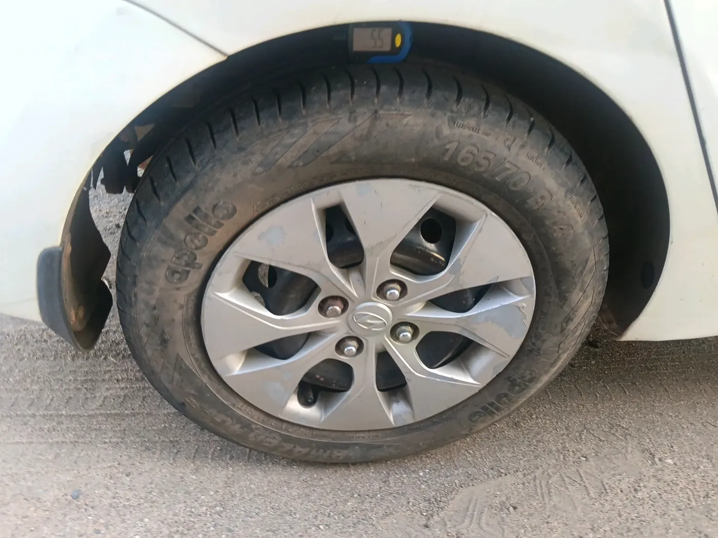 2016 Hyundai Xcent S 1.1 CRDI, Diesel, Manual, 1,04,908 km, tyre