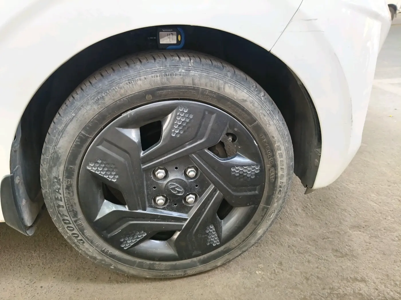 2022 Hyundai GRAND I10 NIOS MAGNA CORPORATE EDITION AMT 1.2 KAPPA VTVT, CNG, Automatic, 29,807 km, tyre