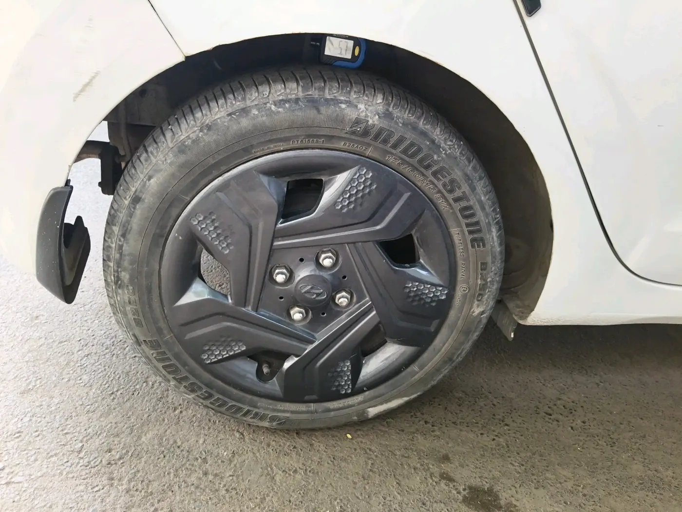 2022 Hyundai GRAND I10 NIOS MAGNA CORPORATE EDITION AMT 1.2 KAPPA VTVT, CNG, Automatic, 29,807 km, tyre