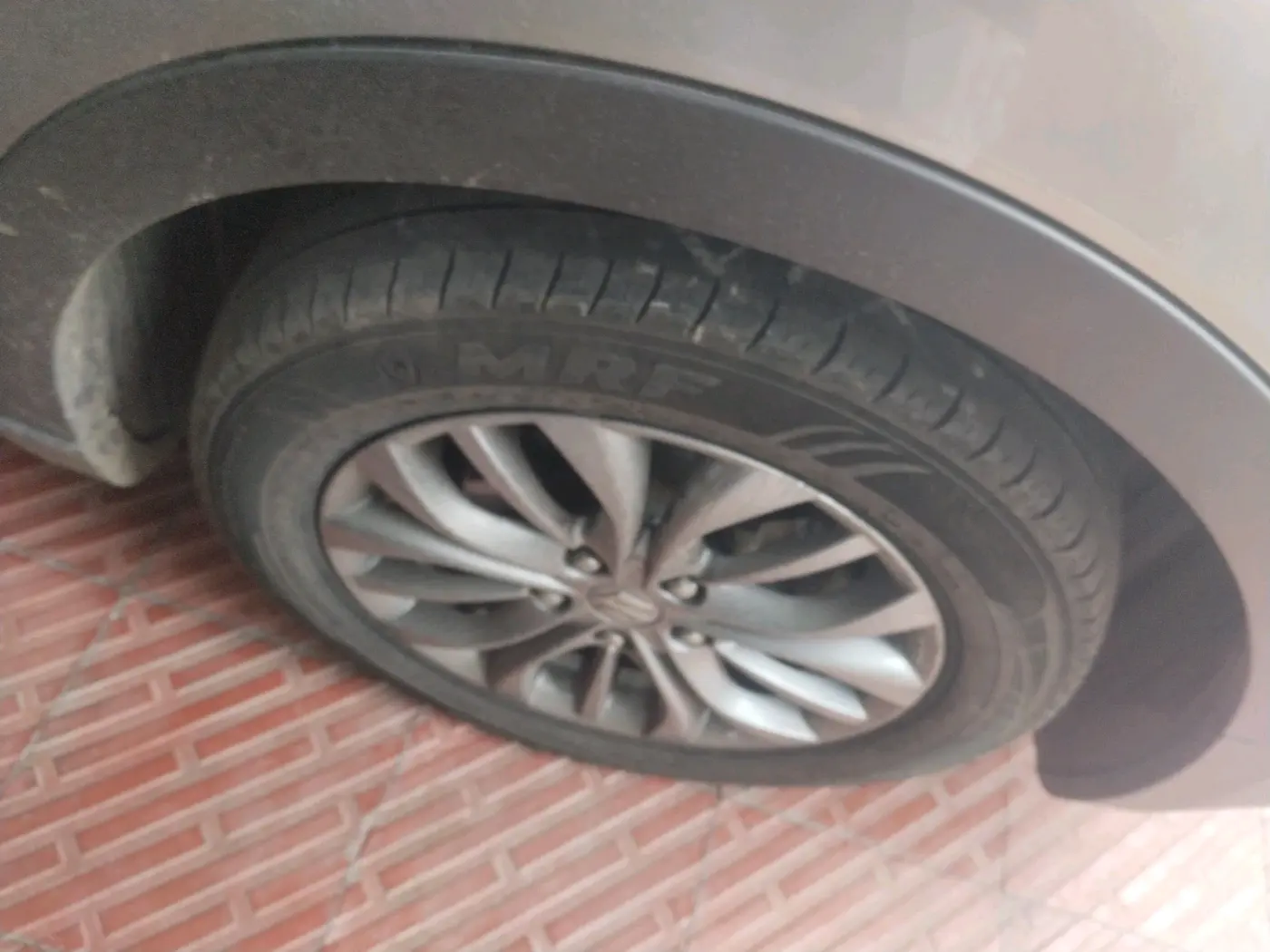 2017 Maruti S Cross ALPHA 1.3, Diesel, Manual, 1,06,870 km, tyre