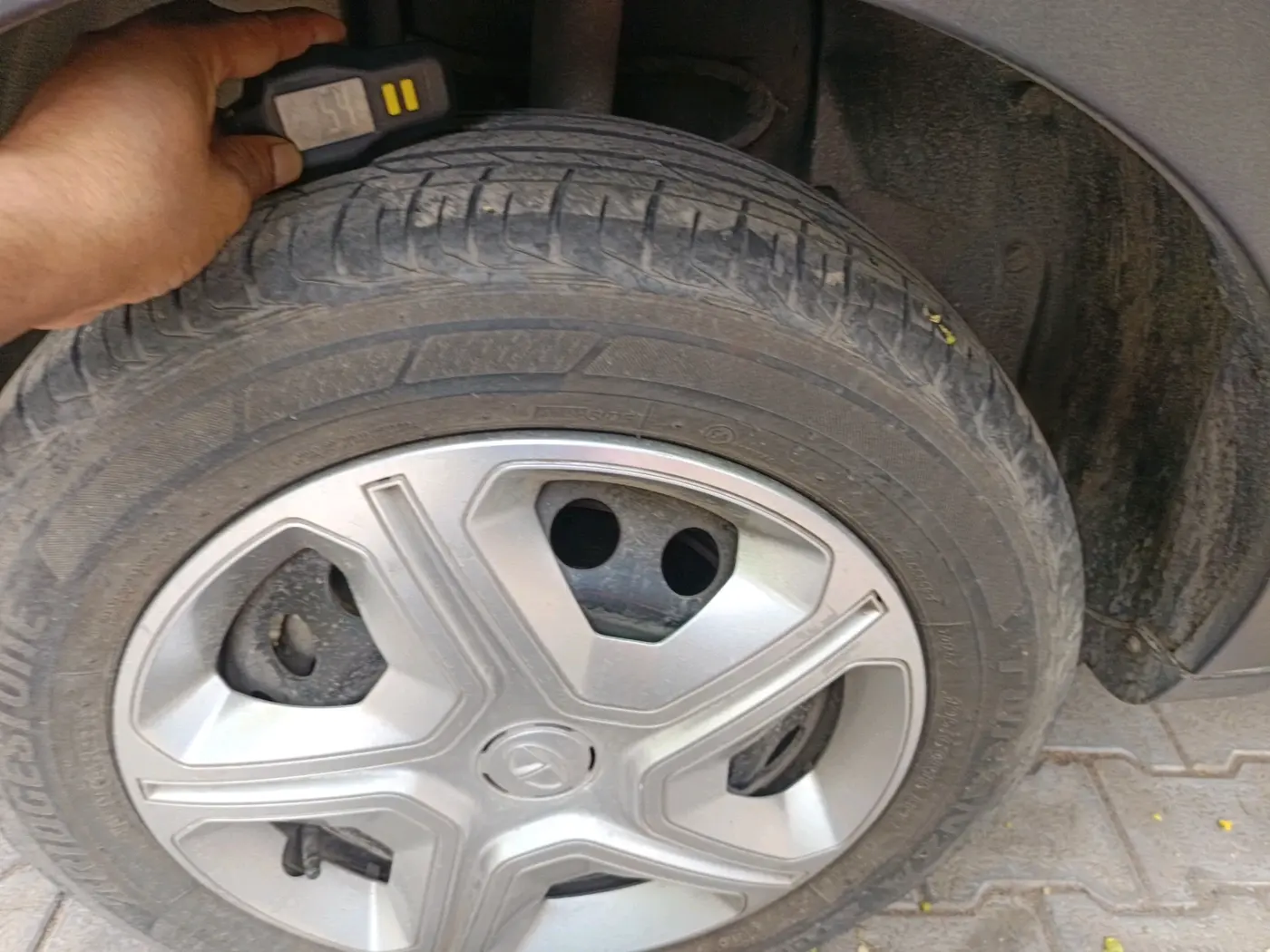 2020 Tata NEXON XM PETROL, Petrol, Manual, 43,992 km, tyre