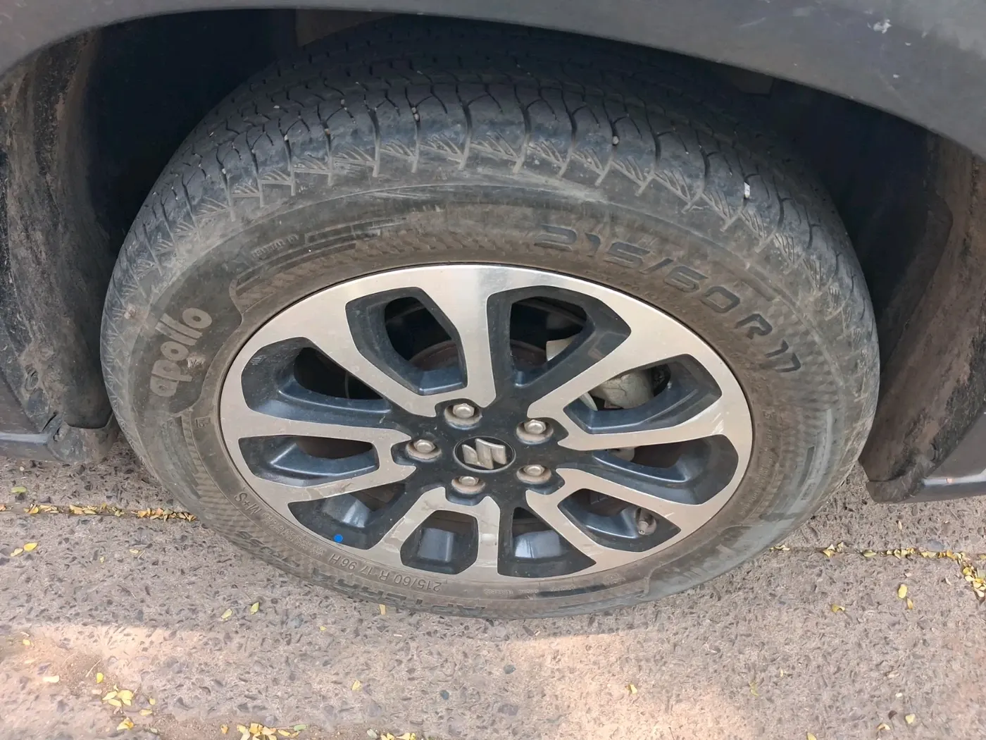 2022 Maruti Grand Vitara ALPHA SMART HYBRID, Petrol, Manual, 28,230 km, tyre