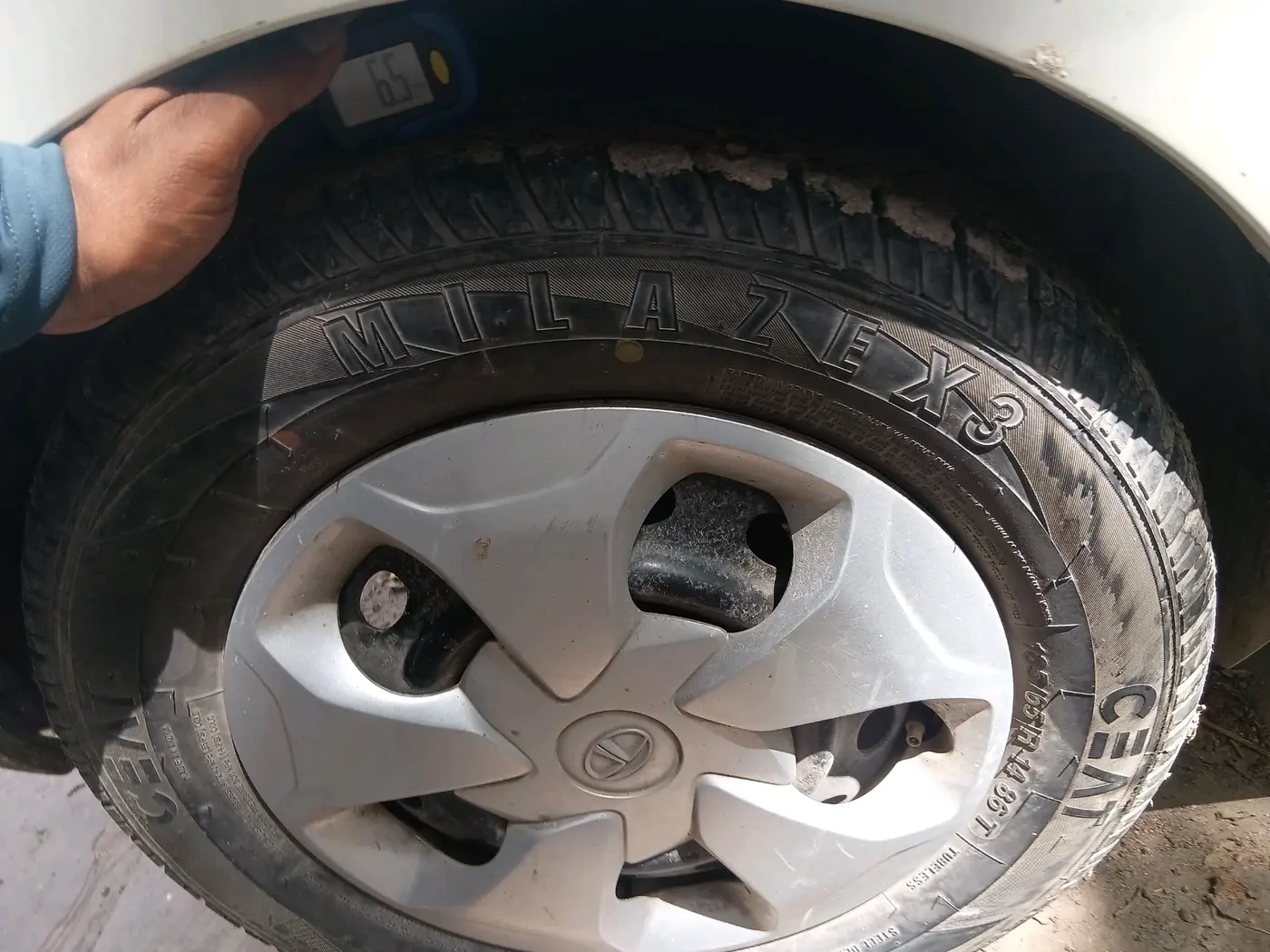 2016 Tata Tiago XT PETROL, Petrol, Manual, 80,802 km, tyre