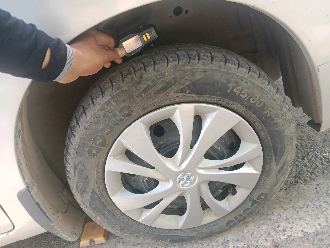 2017 Maruti Wagon R 1.0 LXI CNG, CNG, Manual, 1,12,592 km, tyre