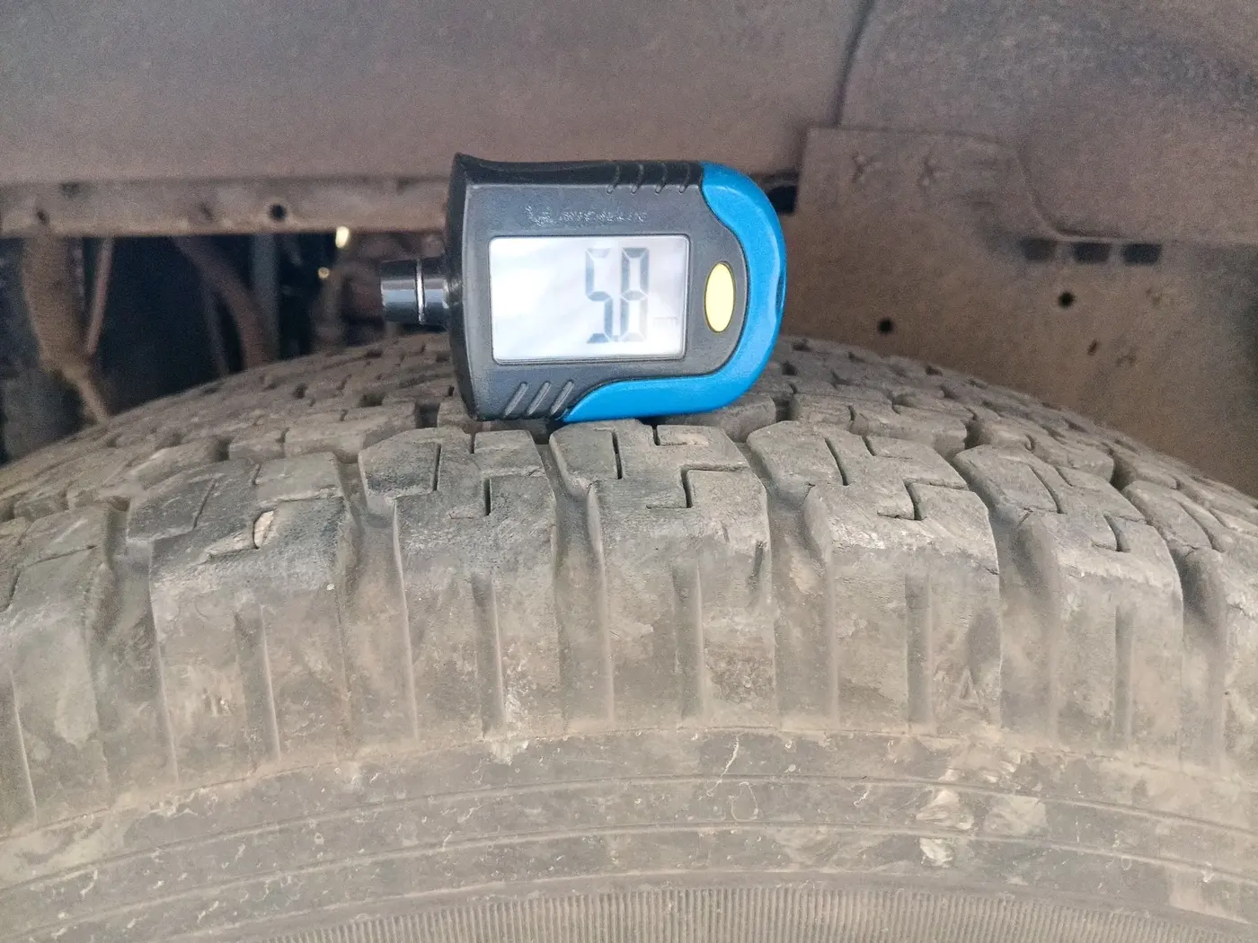 2013 Mahindra Scorpio VLX 2WD BS-III, Diesel, Manual, 3,77,579 km, tyre