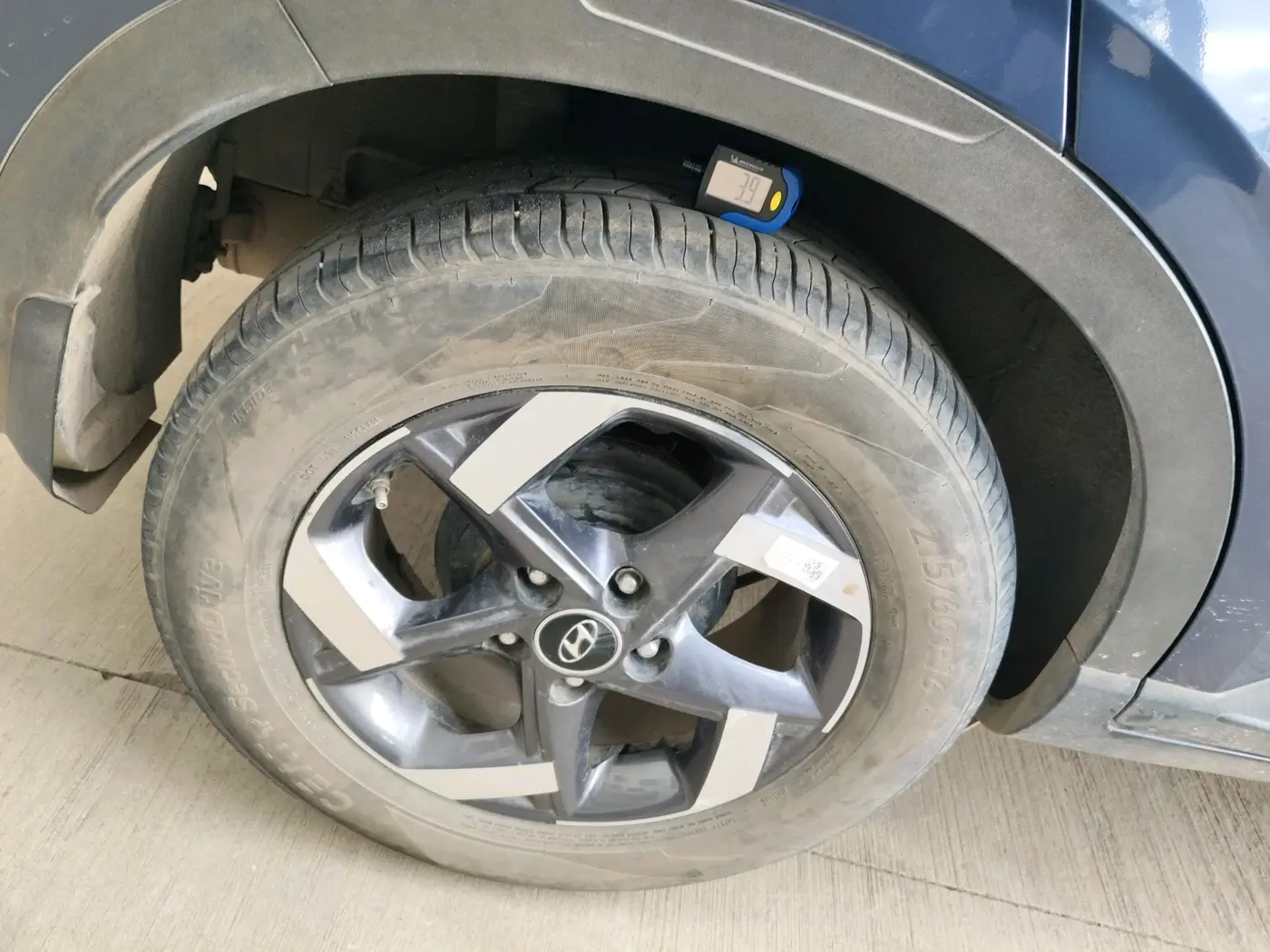 2022 Hyundai VENUE SX 1.0 (O) TURBO IMT, Petrol, Manual, 27,747 km, tyre