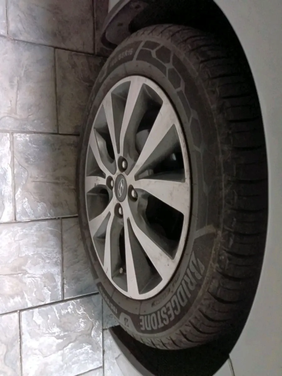 2015 Hyundai Verna FLUIDIC 4S 1.6 VTVT S(O), Petrol, Manual, 78,072 km, tyre