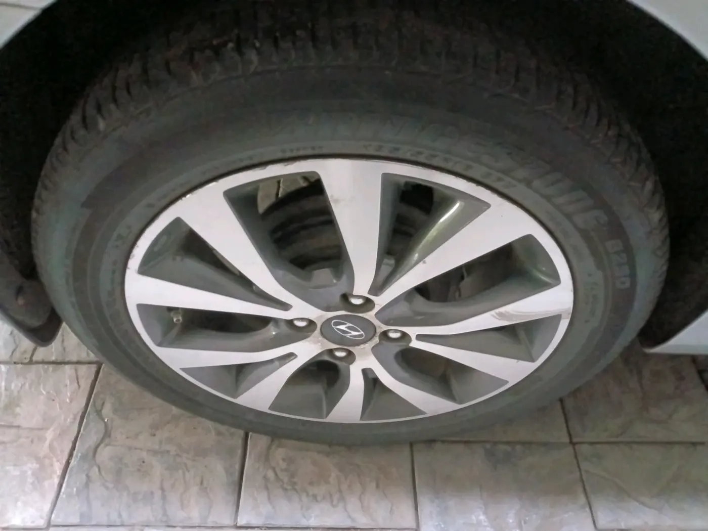 2015 Hyundai Verna FLUIDIC 4S 1.6 VTVT S(O), Petrol, Manual, 78,072 km, tyre