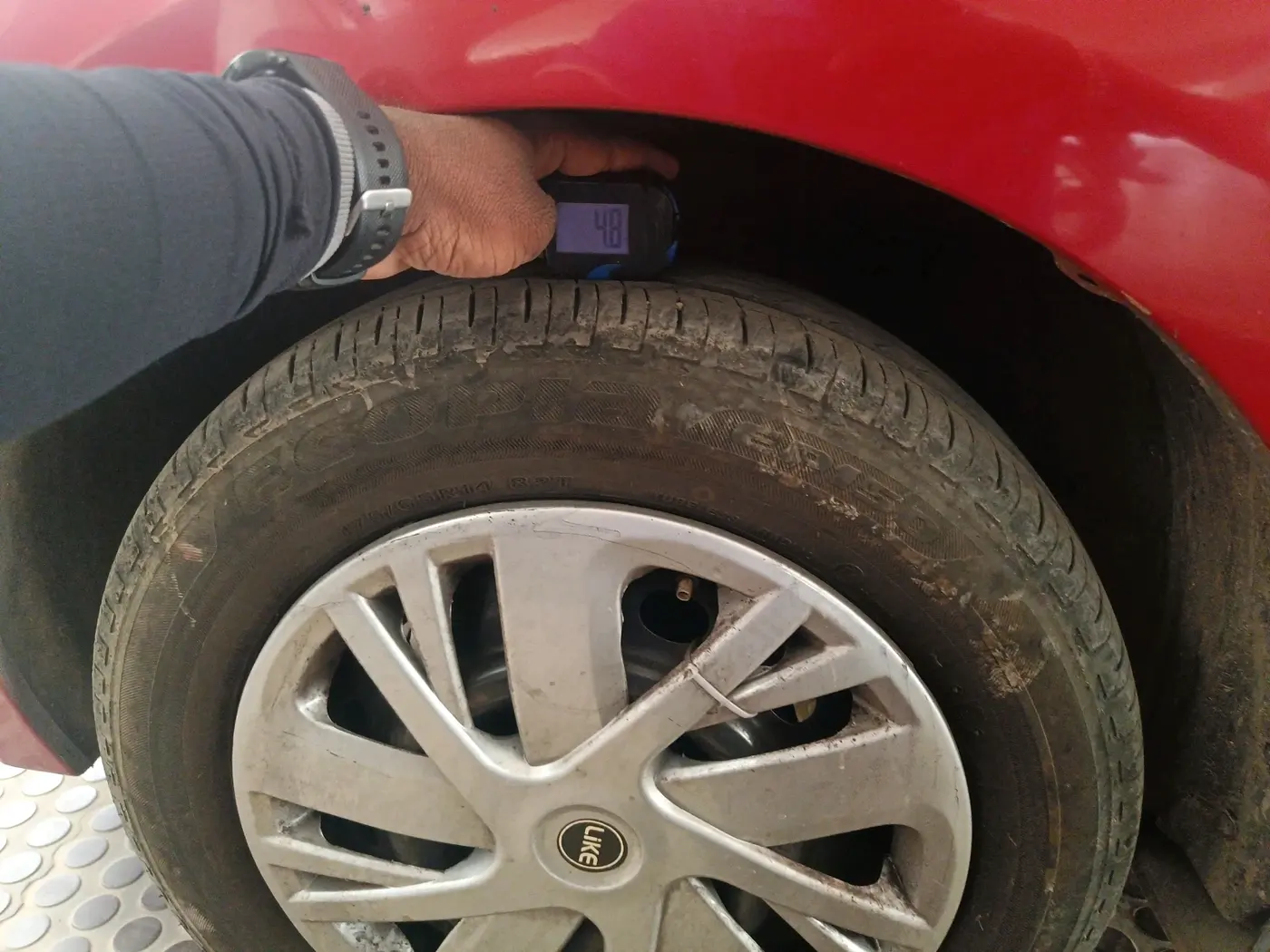 2017 Tata Tiago XT PETROL, Petrol, Manual, 1,29,758 km, tyre