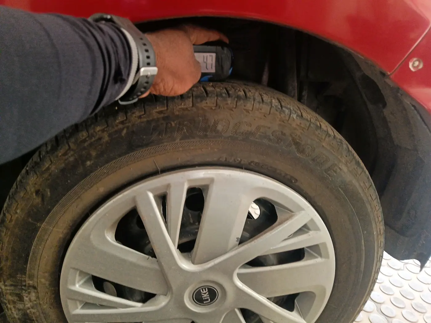 2017 Tata Tiago XT PETROL, Petrol, Manual, 1,29,758 km, tyre