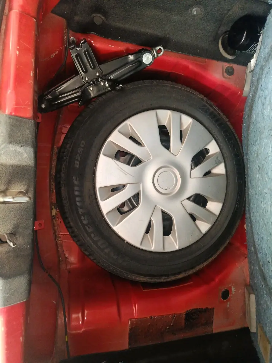 2017 Tata Tiago XT PETROL, Petrol, Manual, 1,29,758 km, tyre