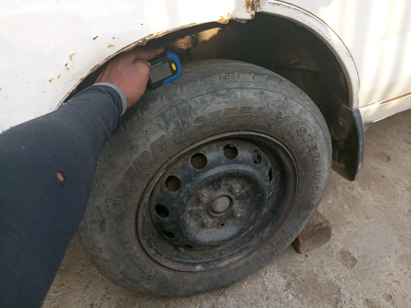 2019 Maruti Eeco 7 STR, CNG, Manual, 1,31,208 km, tyre