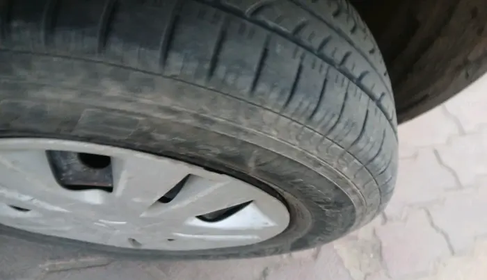 2014 Maruti Swift Dzire VXI, Petrol, Manual, 84,970 km, tyre
