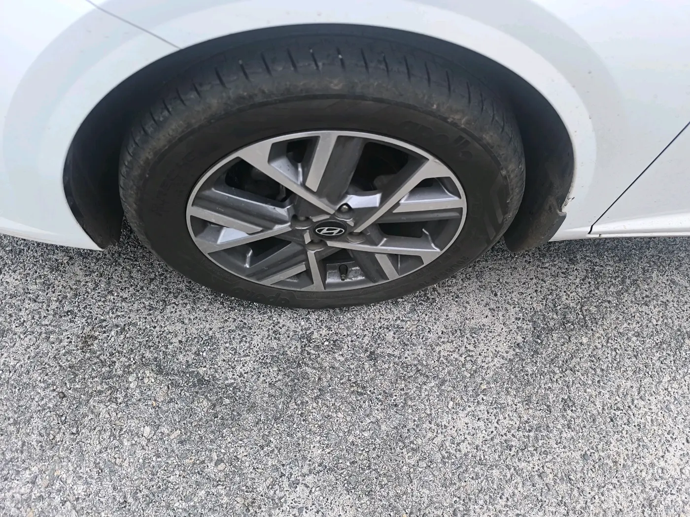 2023 Hyundai Verna SX 1.5 VTVT IVT, Petrol, Automatic, 30,168 km, tyre