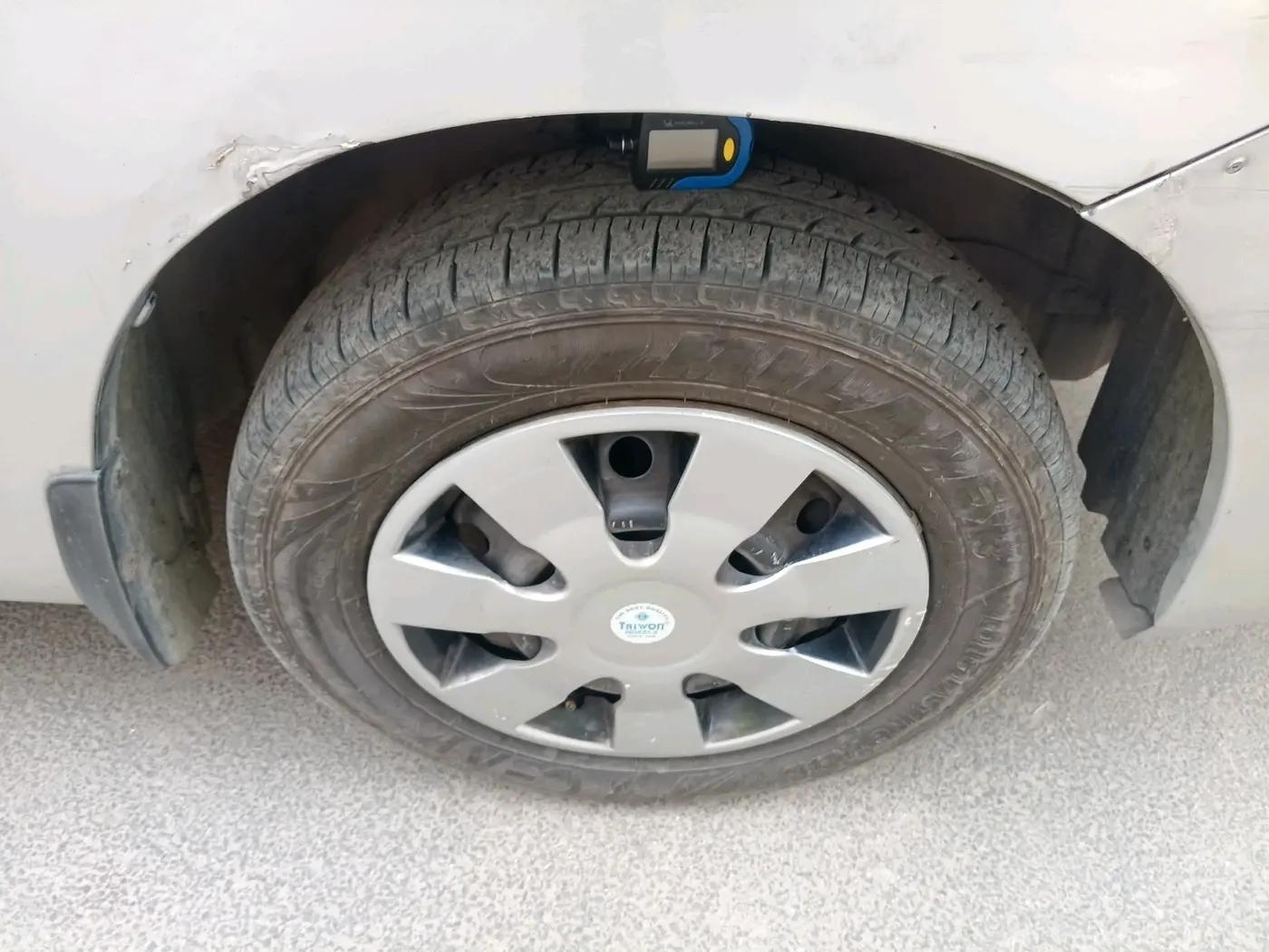 2014 Maruti Wagon R 1.0 LXI, CNG, Manual, 86,978 km, tyre