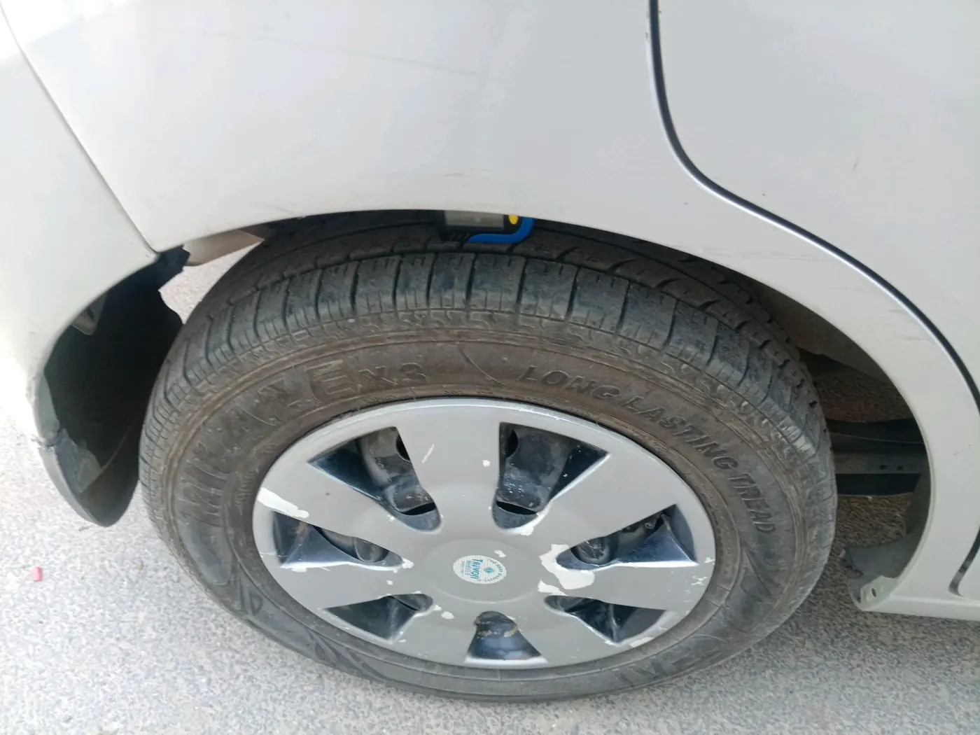 2014 Maruti Wagon R 1.0 LXI, CNG, Manual, 86,978 km, tyre