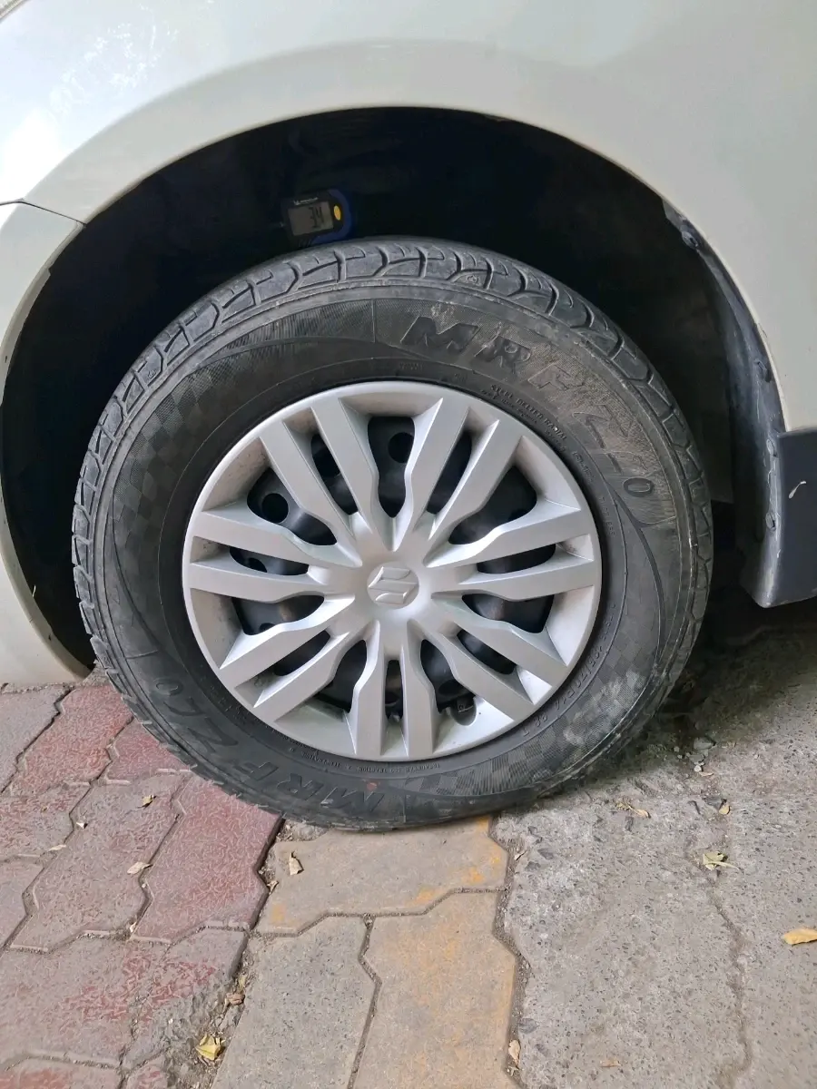 2017 Maruti Swift VDI, Diesel, Manual, 1,05,194 km, tyre