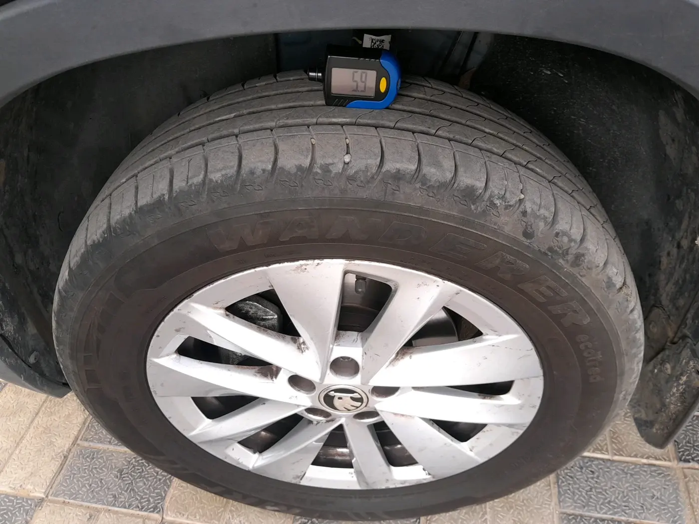 2025 Skoda Kylaq Signature Plus AT, Petrol, Automatic, 16,018 km, tyre