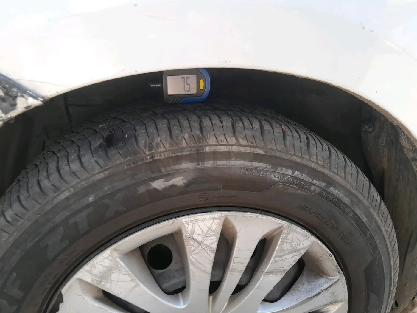 2015 Maruti Ertiga VDI, Diesel, Manual, 2,26,833 km, tyre