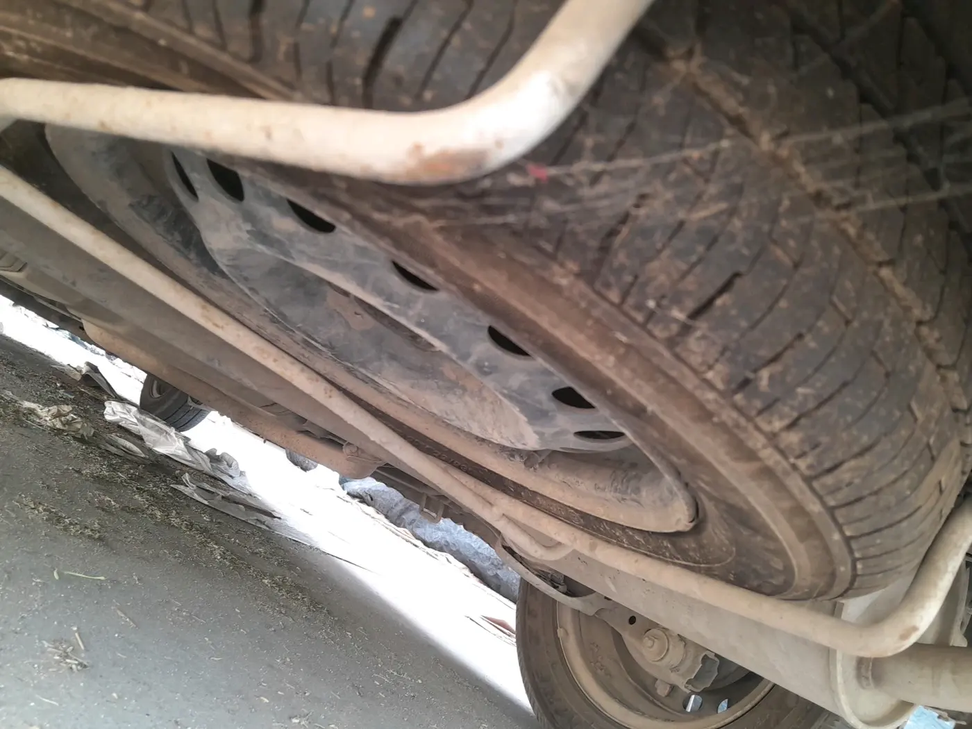 2015 Maruti Ertiga VDI, Diesel, Manual, 2,26,833 km, tyre