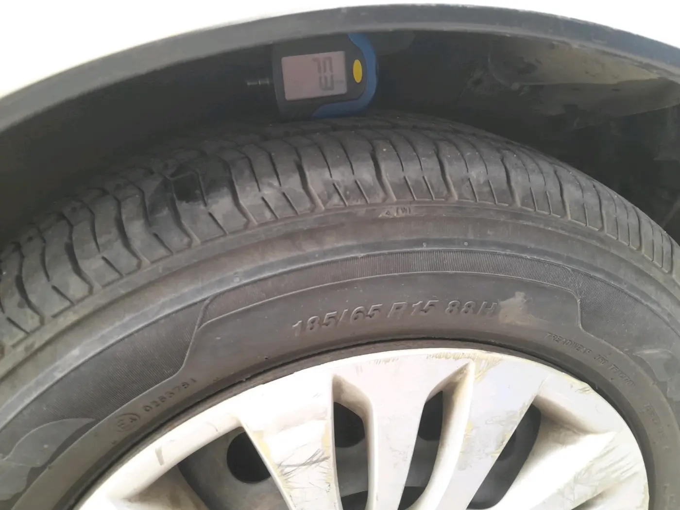 2015 Maruti Ertiga VDI, Diesel, Manual, 2,26,833 km, tyre
