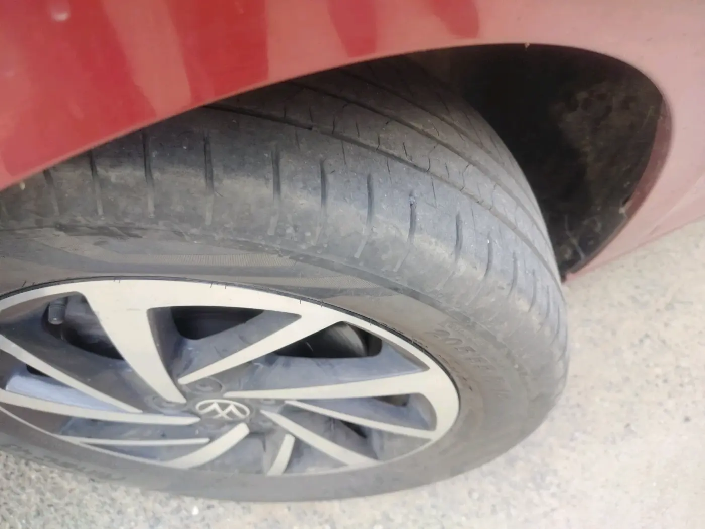 2023 Volkswagen VIRTUS TOPLINE TSI 1.0 AT, Petrol, Automatic, 55,255 km, tyre
